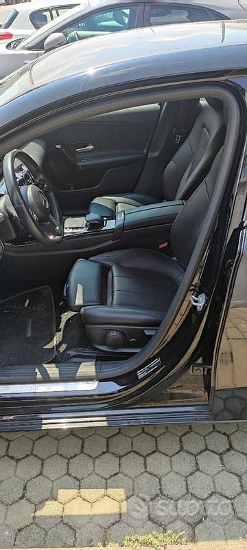 Usata Mercedes A180 Business 116 CV (85 kW) 2019 Nero Berlina