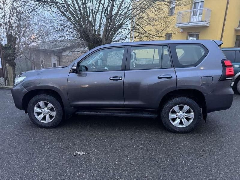 Usado Toyota Land Cruiser 177 CV (130 kW) 2019 Gris SUV
