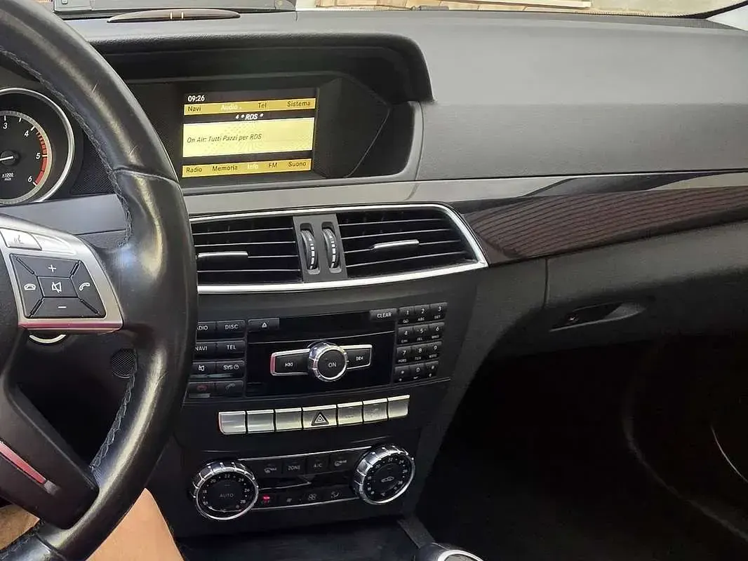 Usata Mercedes C220 Elegance 170 CV (125 kW) 2013 Argento Berlina