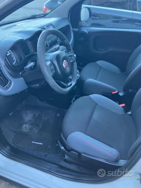 Usata Fiat Panda 4x4 S 84 CV (61 kW) 2020 Bianco Utilitaria