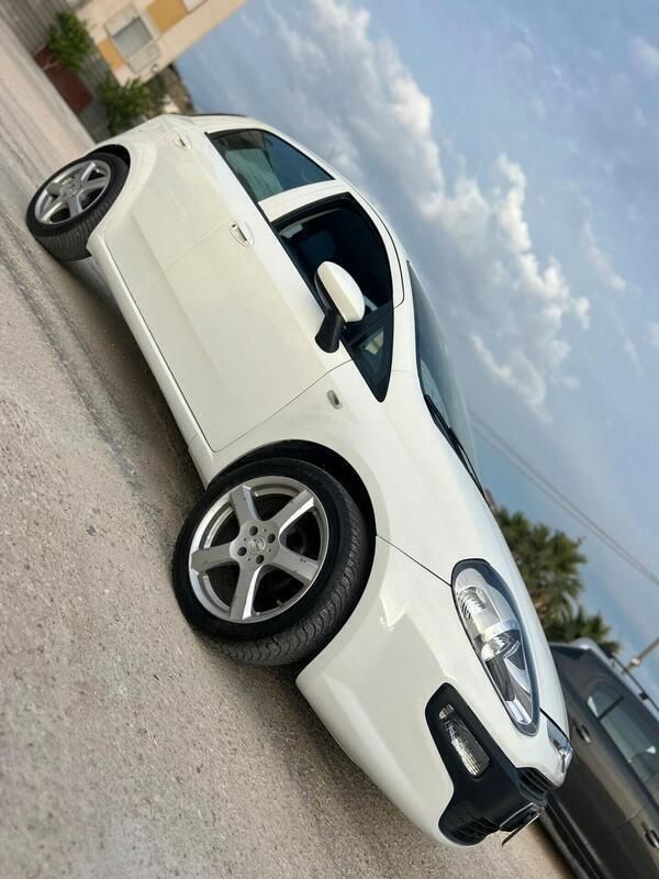 Usata Fiat Punto Evo Dynamic 75 CV (55 kW) 2011 Bianco Utilitaria