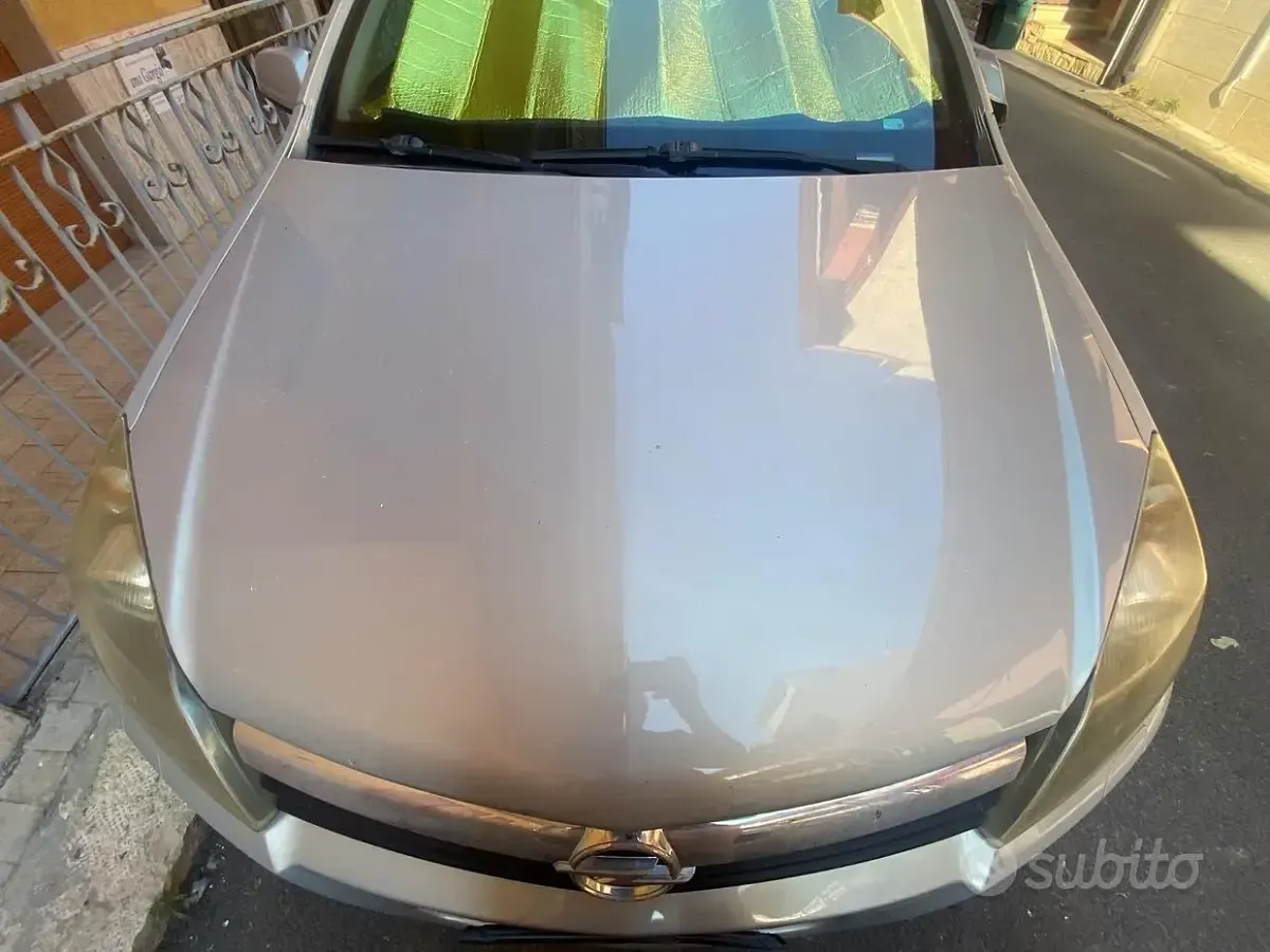Usata Opel Astra Cosmo 116 CV (85 kW) 2005 Grigio Monovolume
