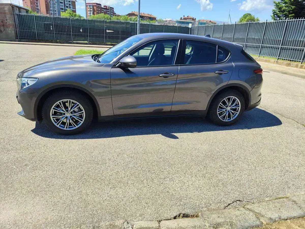 Usata Alfa Romeo Stelvio Business 160 CV (117 kW) 2022 Grigio SUV