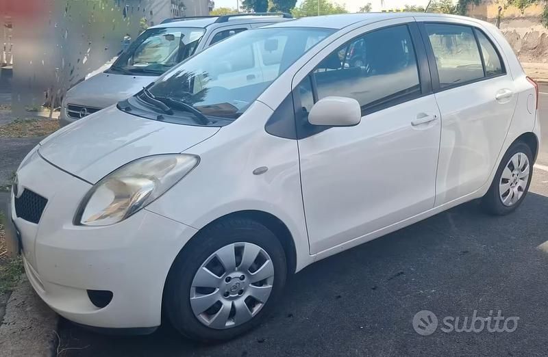 Usata Toyota Yaris Sol 69 CV (50 kW) 2008 Bianco Utilitaria