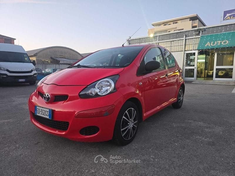 Usata 2010 Toyota Aygo Due volumi | 5500 € (Buon prezzo) - Immagine 1/4