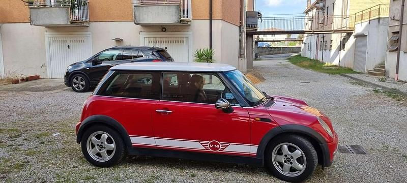 Begagnad Mini Cooper 116 HK (85 kW) 2002 Röd Halvkombi