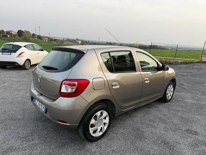 Usata Dacia Sandero Ambiance 89 CV (65 kW) 2016 Marrone Berlina
