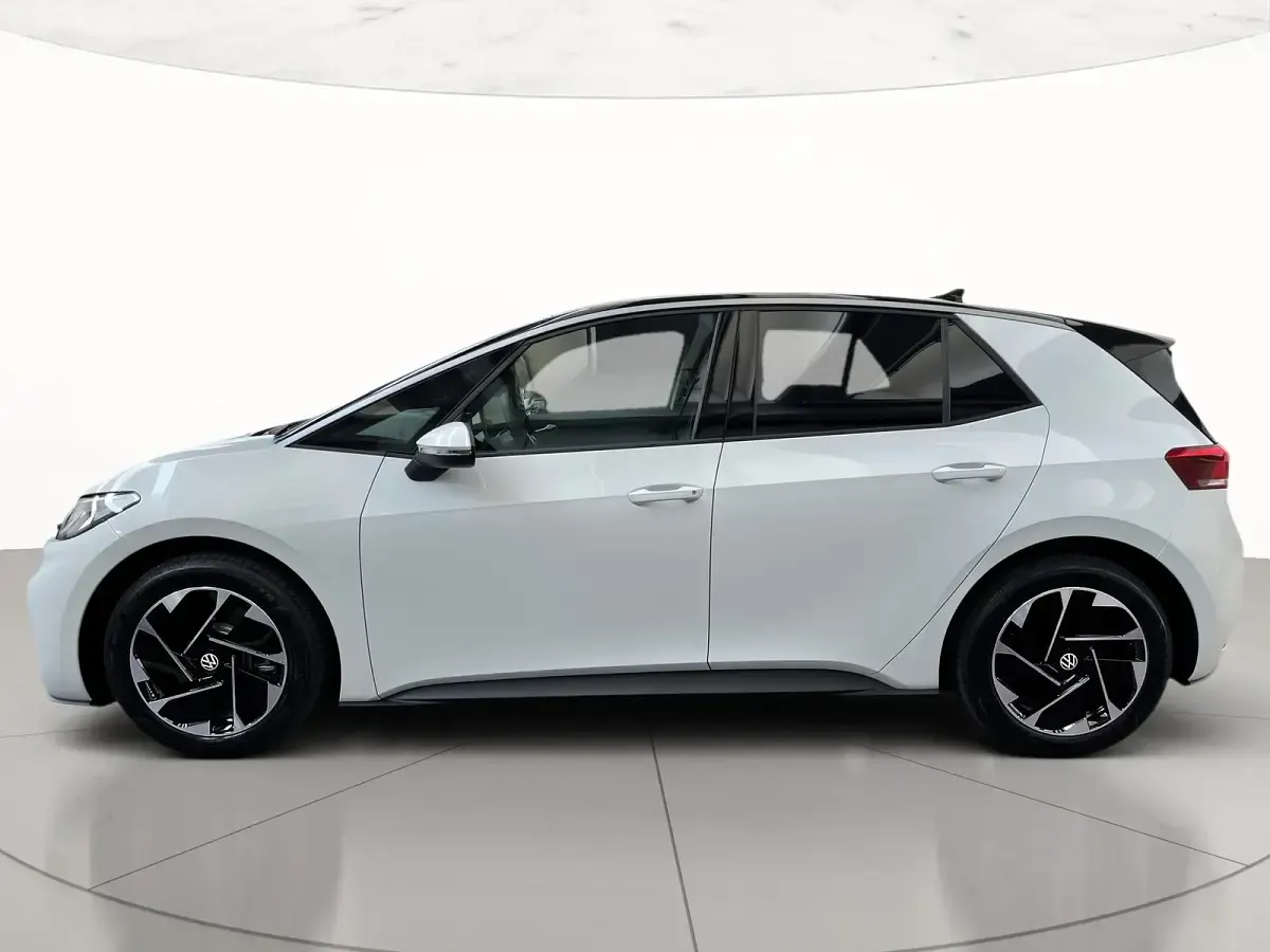 Nuova VW ID.3 Pure 125 kW (170 CV) 2026 Glacier white metallizzato ner Utilitaria