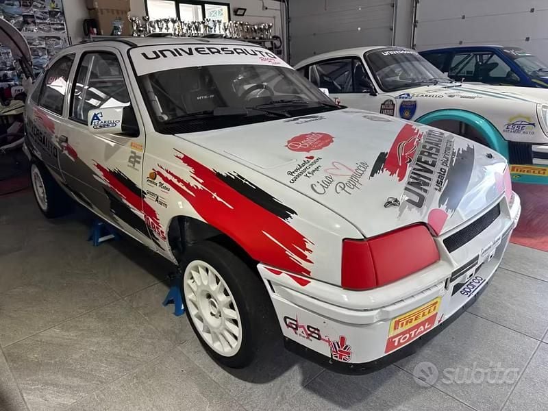 Usata Opel Kadett 129 CV (94 kW) 1992 Bianco Berlina