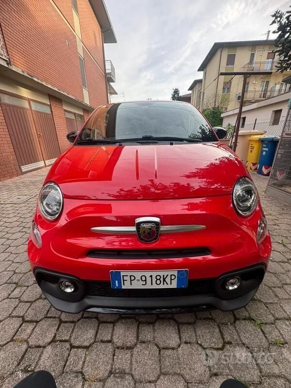 Usata Abarth 595 Pista 180 CV (132 kW) 2018 Rosso Utilitaria