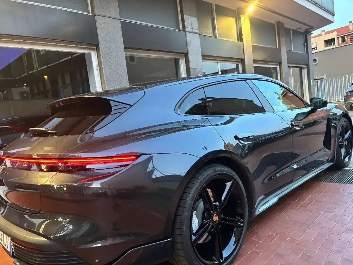 Usata Porsche Taycan Sport Turismo Performance Package 119 kW (163 CV) 2024 Grigio Station wagon