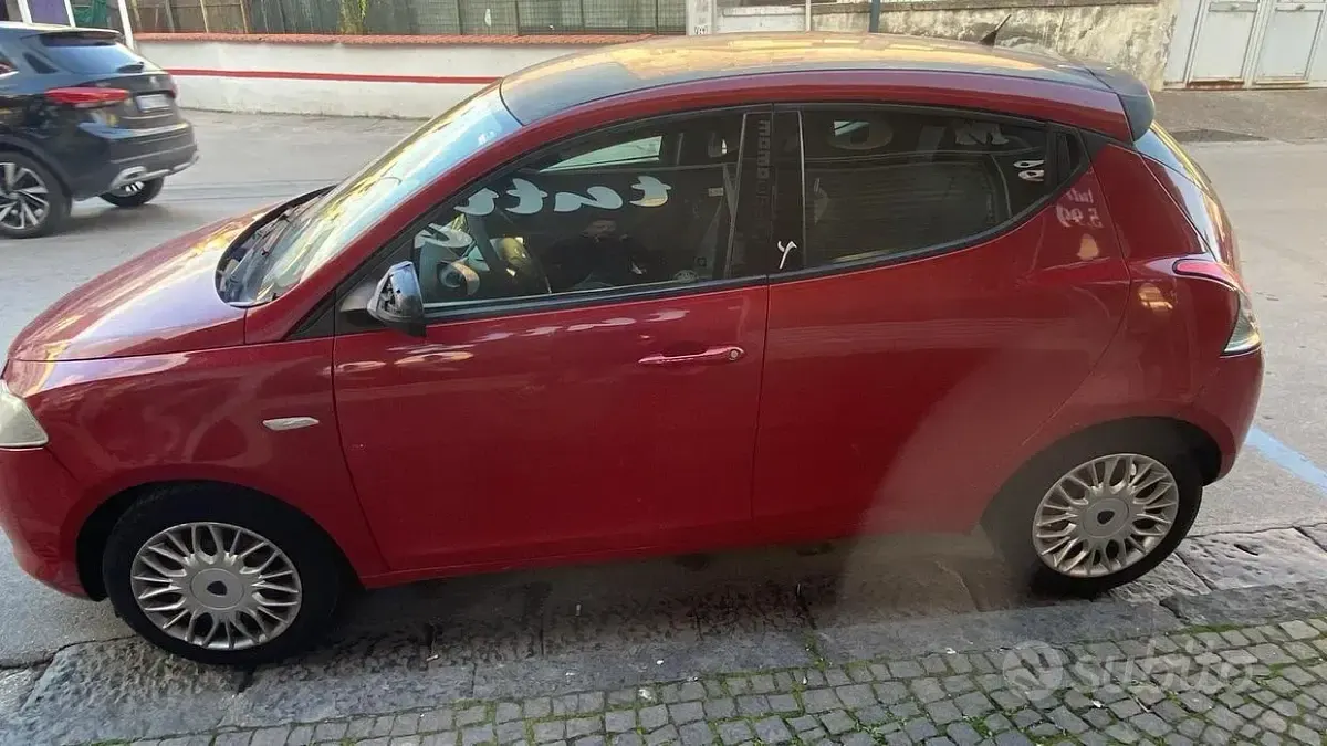 Usata Lancia Ypsilon 69 CV (50 kW) 2016 Rosso Utilitaria