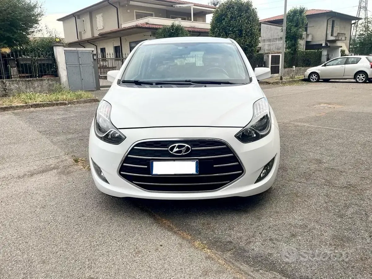 Usata Hyundai ix20 Xpossible 90 CV (66 kW) 2015 Bianco Utilitaria