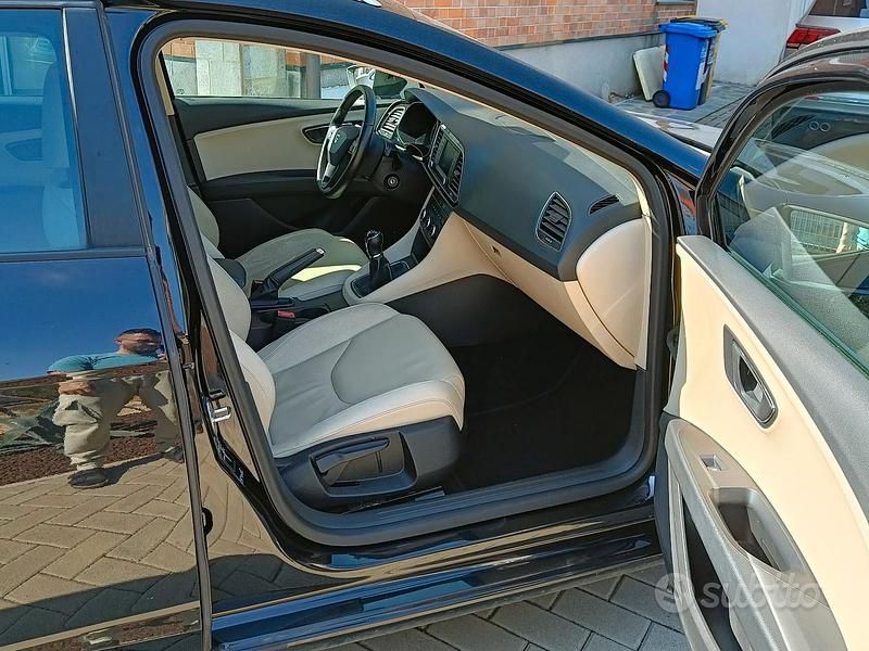 Usata Seat Leon 105 CV (77 kW) 2014 Nero Station wagon
