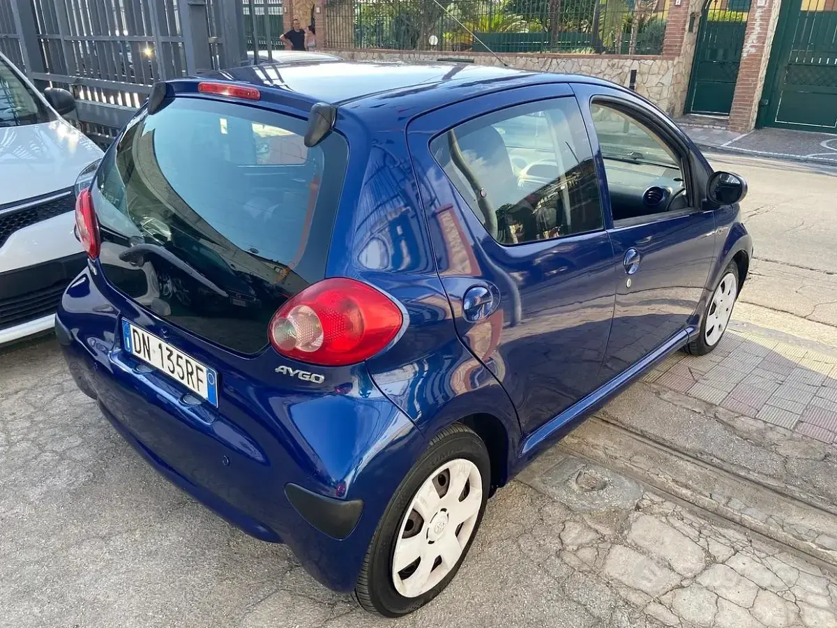 Usata Toyota Aygo Sol 68 CV (50 kW) 2008 Blu Utilitaria