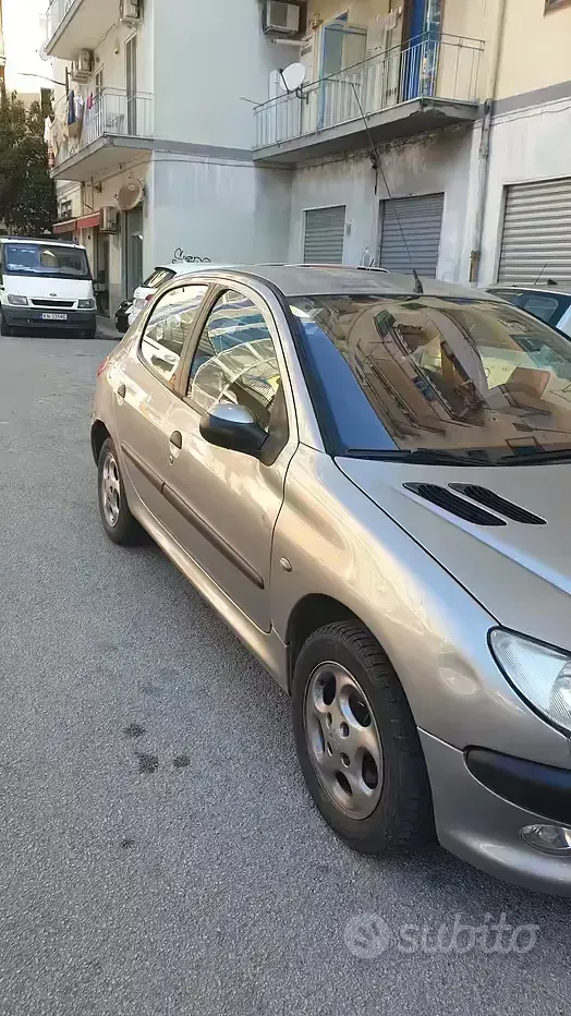 Usata Peugeot 206 68 CV (50 kW) 2002 Grigio Berlina