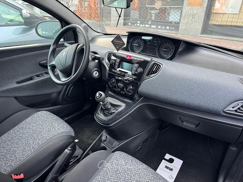 Usata Lancia Ypsilon 71 CV (52 kW) 2023 Nero Utilitaria