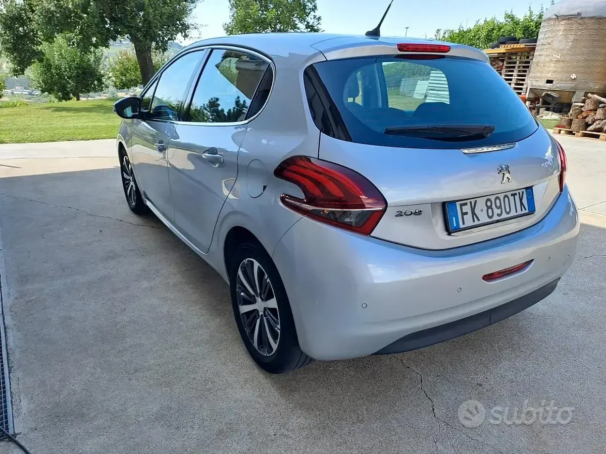 Usata Peugeot 208 92 CV (67 kW) 2017 Grigio Utilitaria