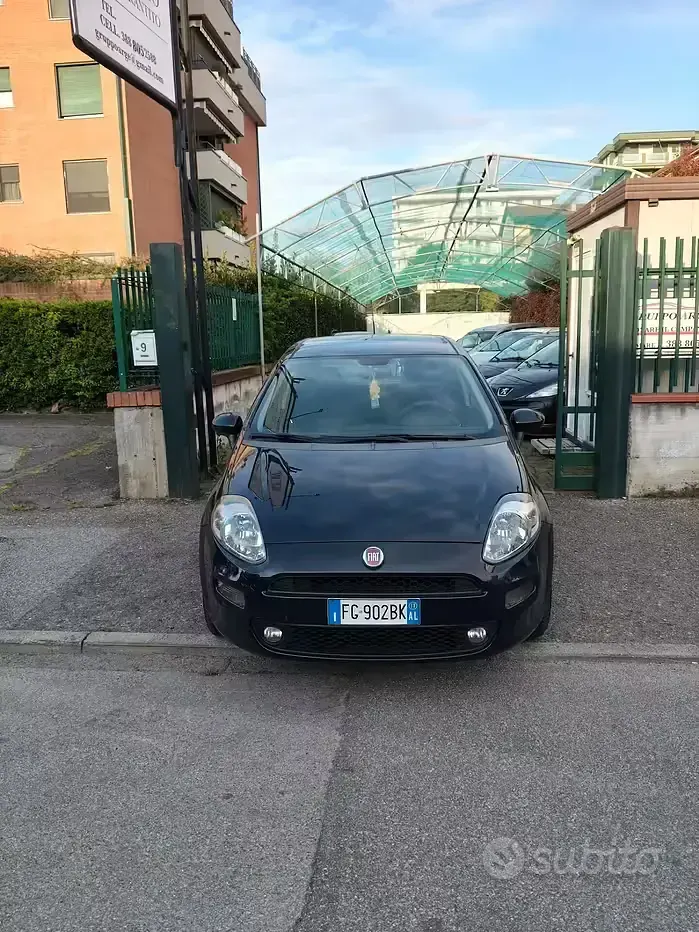 Usata Fiat Punto Street 77 CV (56 kW) 2017 Blu Utilitaria