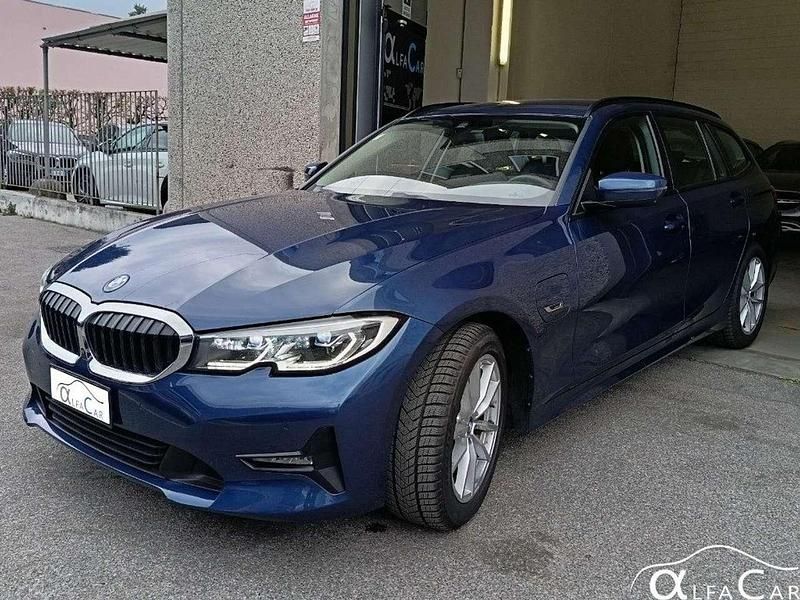 Usata BMW 320e Advantage 163 CV (119 kW) 2022 Phytonic blue Station wagon