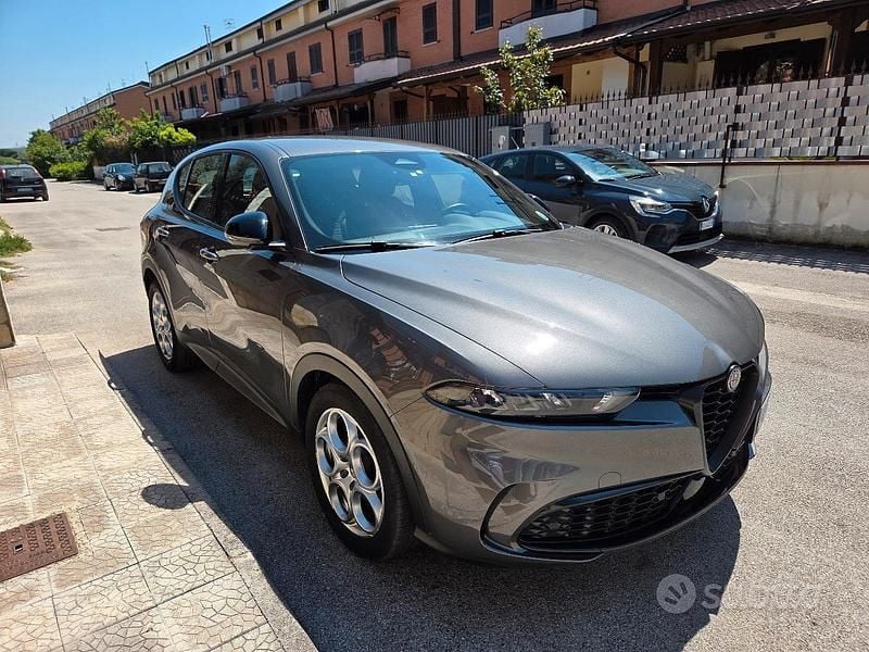 Usado Alfa Romeo Tonale Sprint 131 CV (96 kW) 2023 Gris SUV