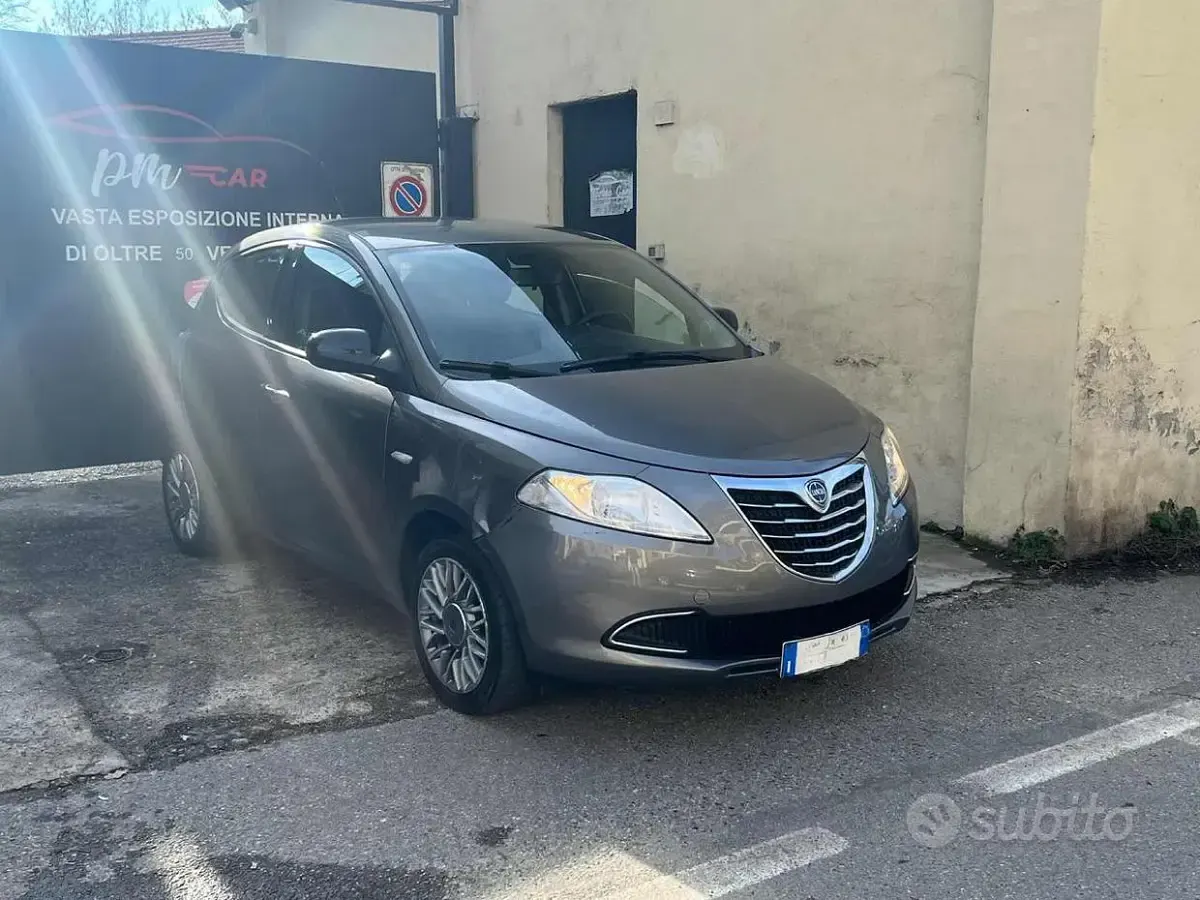 Usata Lancia Ypsilon Gold 95 CV (69 kW) 2013 Grigio Utilitaria