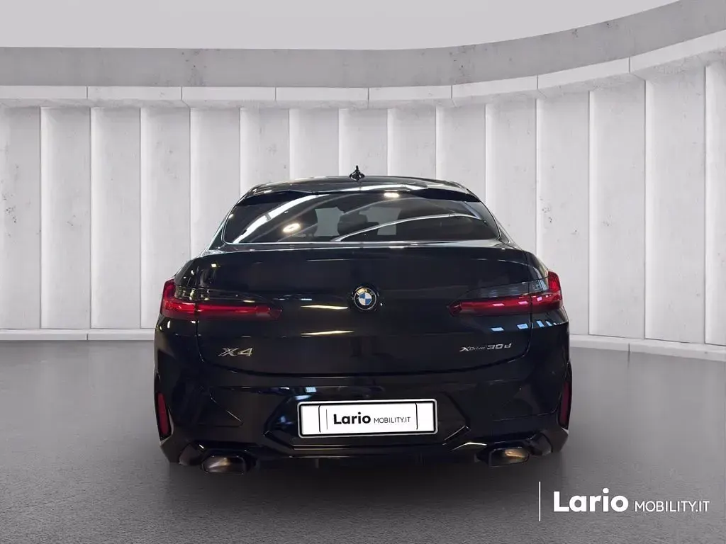 Usata BMW X4 M Sport 249 CV (183 kW) 2024 Black sapphire metallizzato SUV