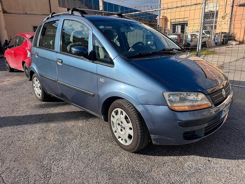 Usata Fiat Idea Emotion 70 CV (51 kW) 2004 Blu Monovolume