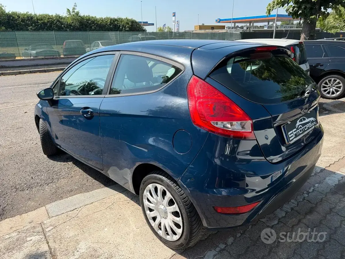 Usata Ford Fiesta 82 CV (60 kW) 2009 Bluazzurro Berlina