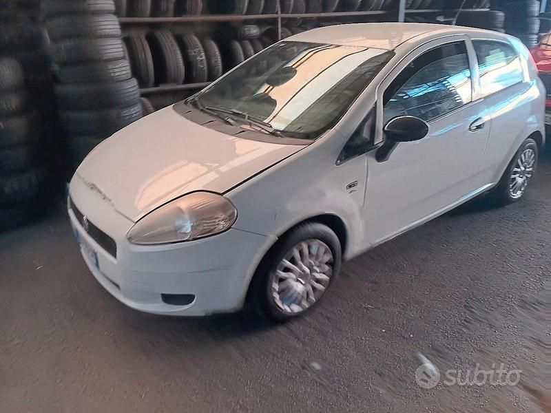 Usata Fiat Grande Punto 65 CV (47 kW) 2009 Bianco Utilitaria