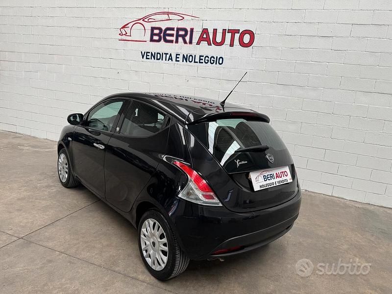 Usata Lancia Ypsilon 69 CV (50 kW) 2014 Nero Utilitaria