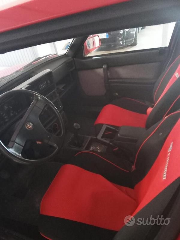 Usata Alfa Romeo 75 148 CV (108 kW) 1993 Rosso Berlina