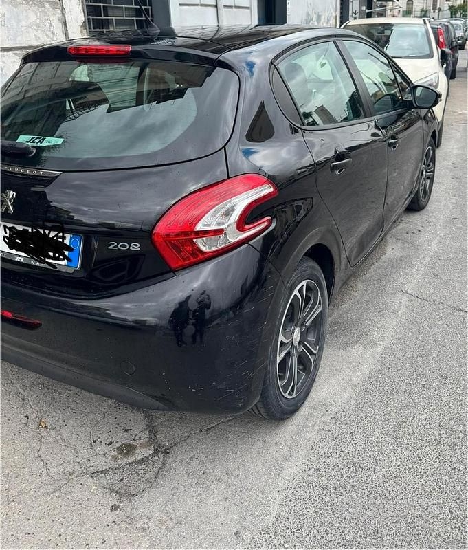 Usata Peugeot 208 68 CV (50 kW) 2015 Nero Utilitaria