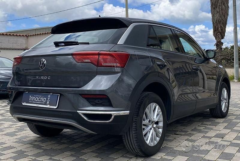 Usata VW T-Roc Business 150 CV (110 kW) 2022 Grigio SUV