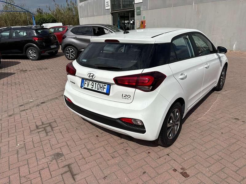 Usata Hyundai i20 73 CV (53 kW) 2019 Bianco Utilitaria