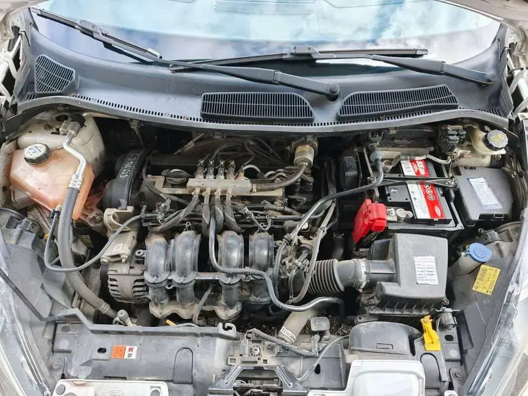 Usata Ford Fiesta 97 CV (71 kW) 2009 Bianco Berlina