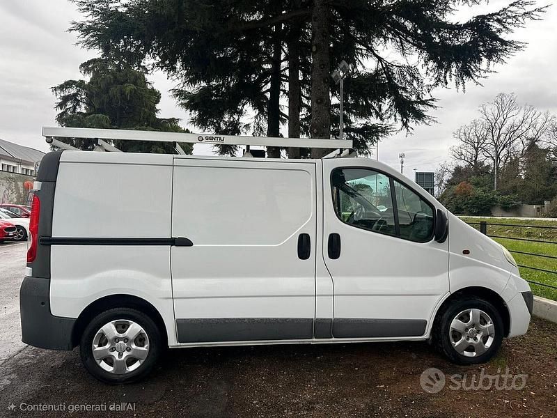 Usata Opel Vivaro 120 CV (88 kW) 2013 Bianco Monovolume