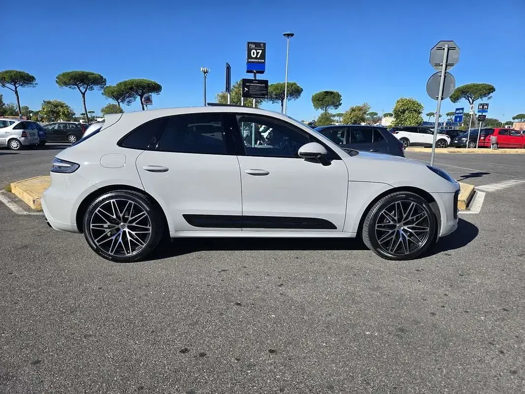 Usata Porsche Macan 265 CV (194 kW) 2023 Grigio SUV