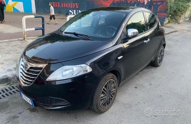Usata 2013 Lancia Ypsilon Utilitaria | 4000 € (Super prezzo) - Immagine 1/4