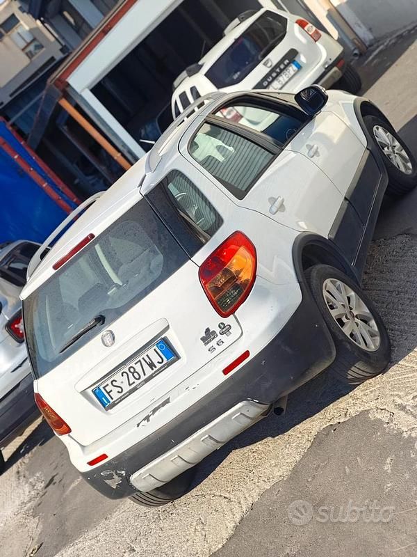 Usata Fiat Sedici 120 CV (88 kW) 2012 Bianco SUV