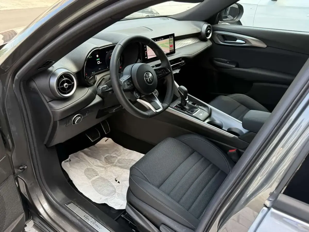 Nuova Alfa Romeo Tonale Edizione Speciale 179 CV (131 kW) 2025 Grigio vesuvio SUV