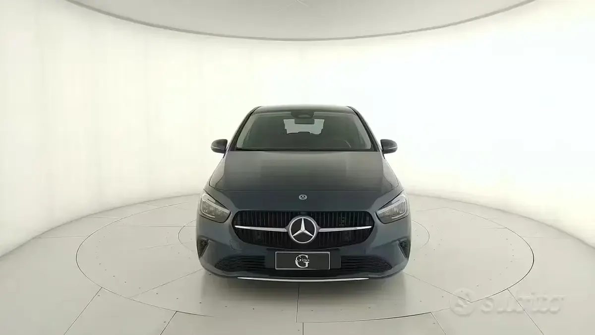 Usata Mercedes B180 Advanced 116 CV (85 kW) 2023 Blu Monovolume