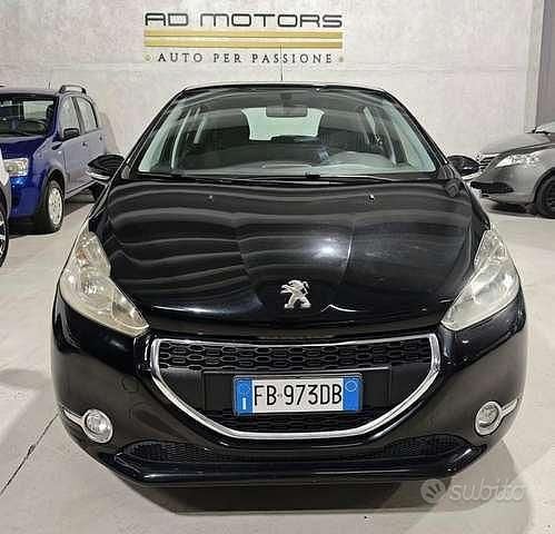 Usata Peugeot 208 68 CV (50 kW) 2015 Nero Utilitaria
