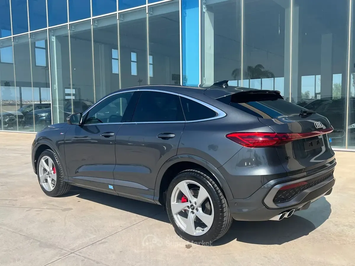 Nuova Audi Q5 S-Line 204 CV (150 kW) 2026 Gray SUV