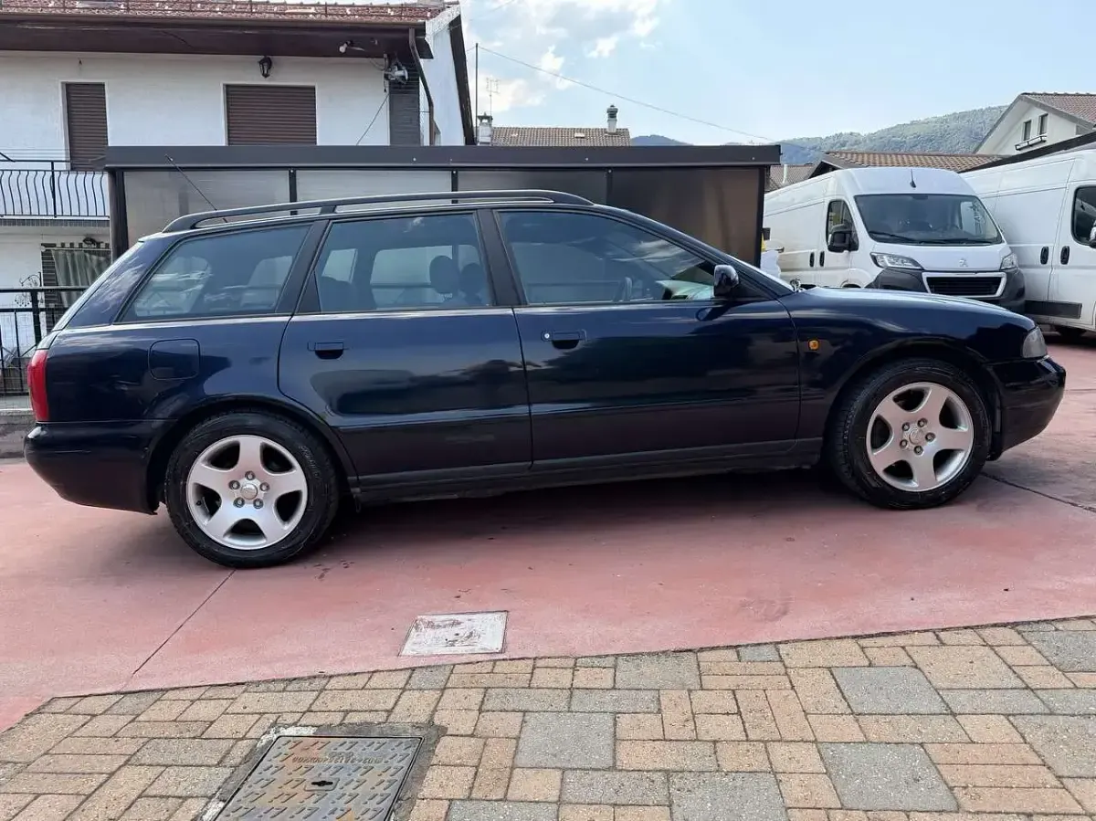 Usata Audi A4 150 CV (110 kW) 1999 Blu/azzurro Station wagon