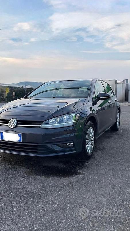 Usata VW Golf VII SE 105 CV (77 kW) 2018 Nero Utilitaria