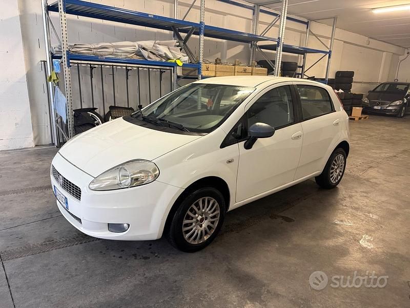 Usata Fiat Grande Punto Active 69 CV (50 kW) 2009 Bianco Utilitaria
