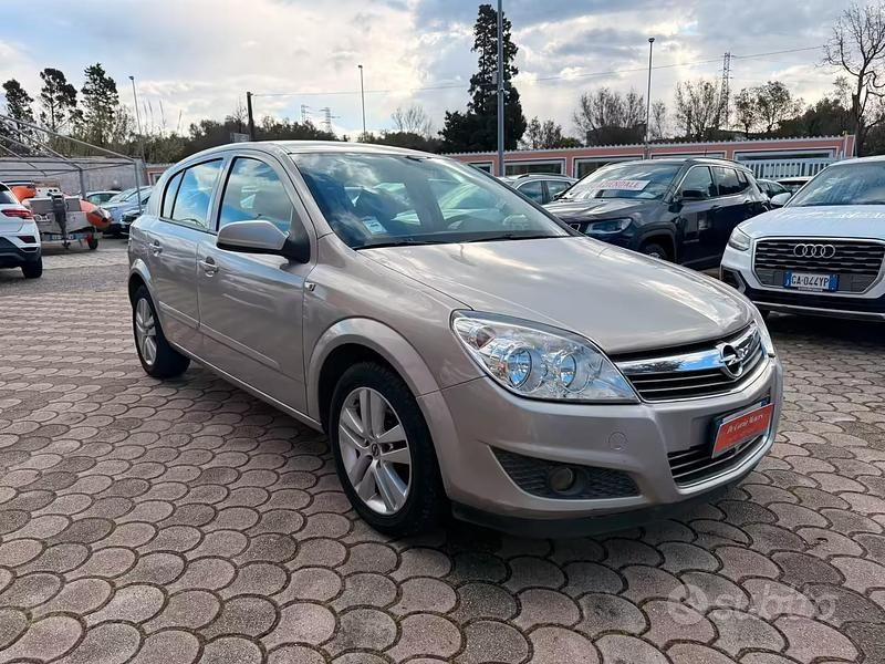 Usata Opel Astra Club 101 CV (74 kW) 2008 Grigio Berlina