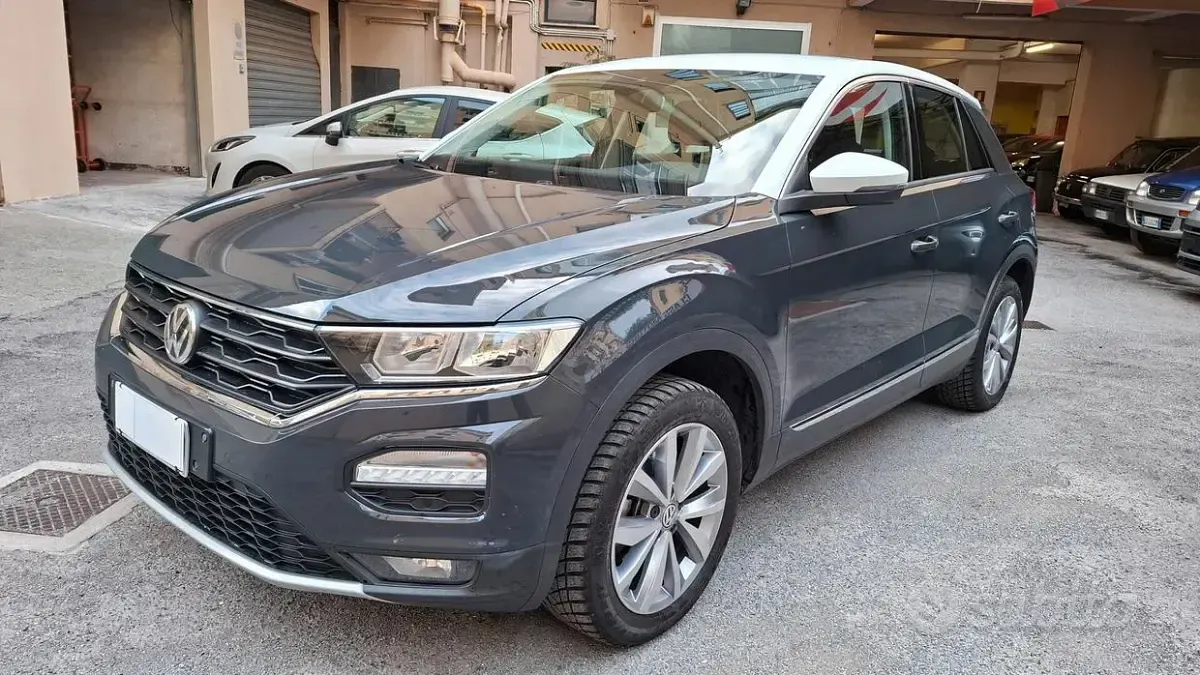 Usata VW T-Roc Style 116 CV (85 kW) 2019 Grigio SUV