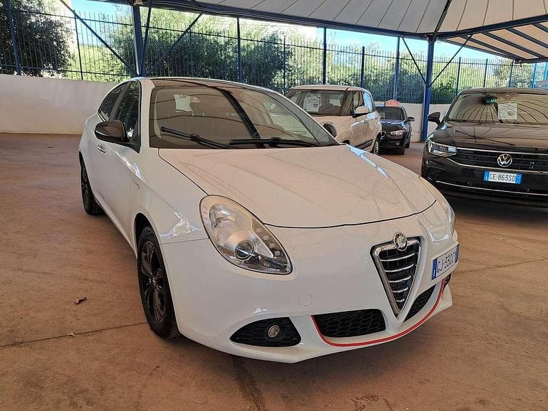 Bianco Usata 2013 Alfa Romeo Giulietta Distinctive Due volumi | 6900 € (Cara) - Immagine 1/4